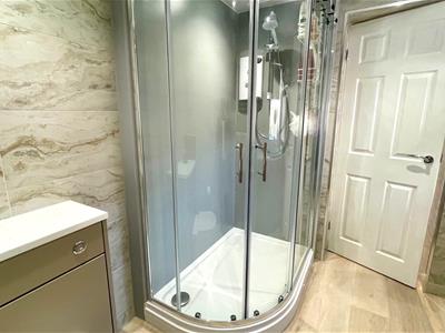 MODERN SHOWER ROOM